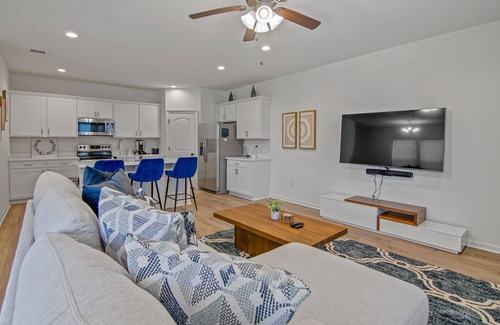 Highlands - Perkins Condominio | Contemporary, centrally located townhome near LSU!