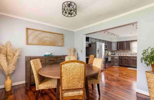 Greensboro Casa | Contemporary & Cheerful Great choice for families