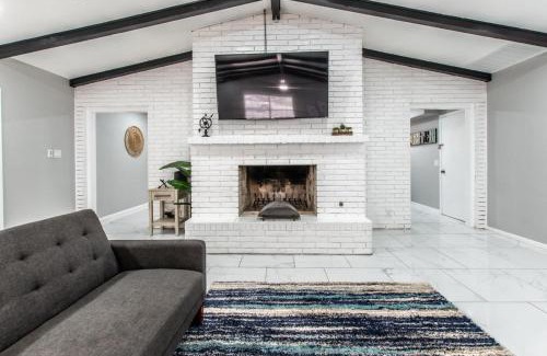 Bay Area Casa | Contemporary Coastal Oasis Awaits