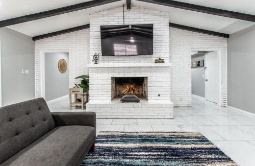 Bay Area Casa | Contemporary Coastal Oasis Awaits