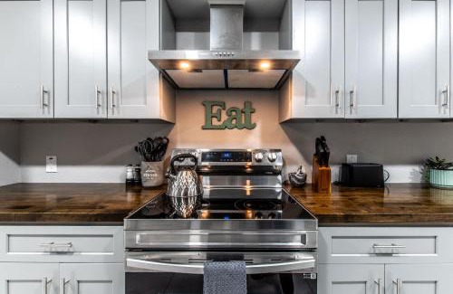 Bay Area Casa | Contemporary Coastal Oasis Awaits
