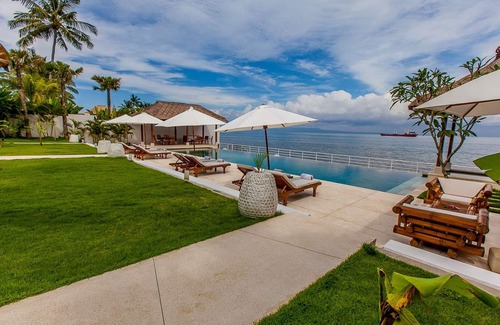 Candi Dasa Villa | Estilo colonial colonial de 4 dormitorios con vista al mar, Candidasa;