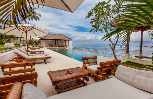 Candi Dasa Villa | Estilo colonial colonial de 4 dormitorios con vista al mar, Candidasa;