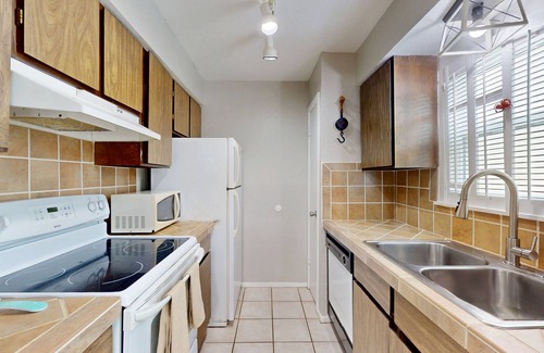 Sailhouse Condominio | Contemporary Condo w/ Fast WiFi, Shared Pool, Pool Spa, Tennis, & Boat Dock