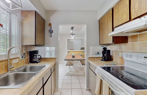 Sailhouse Condominio | Contemporary Condo w/ Fast WiFi, Shared Pool, Pool Spa, Tennis, & Boat Dock
