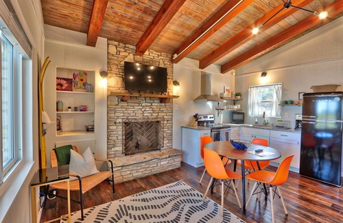Canyon Lake Cabaña | Contemporary Cottage for 6 guests! Great Family Getaway!