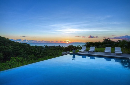 Weston Villa | Villa de diseño de 4 dormitorios con impresionantes vistas.