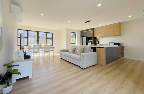 Forrest Hill Casa | Contemporary Design Four-Bedroom Home