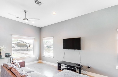 St. John - Coronado Hills Casa | Contemporary, Dog-Friendly Getaway w/ Free WiFi, Central A/C, & a Washer/Dryer