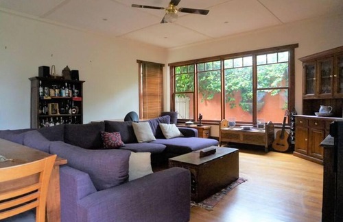Mentone Casa | Contemporary & Elegant 1920's Period House by My Lodgingfy International