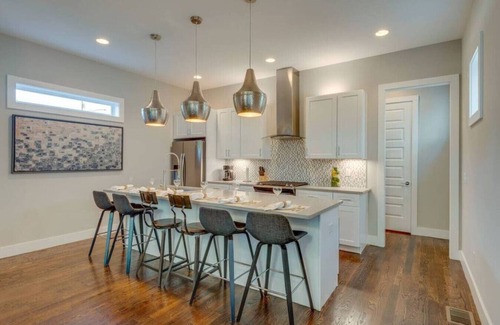 Berry Hill Casa | Contemporary Escape Near Downtown!