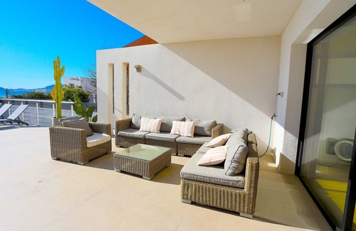 Saint-Cyr-sur-Mer Casa | CONTEMPORARY SEA FRONT VILLA