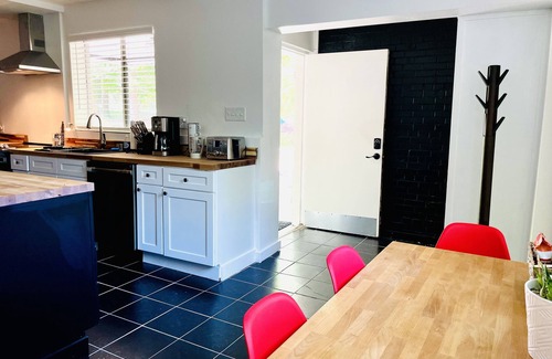 Durham Condominio | Contemporary Garden Apartment. Close to Downtown.