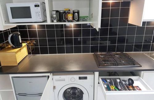 Hillingdon Apartamento | Contemporary ground flr maisonette- Entire place
