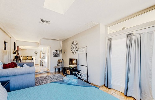 Scottsdale Estates Ten Casa | Contemporary guesthouse with pool, central AC, grill & patio
