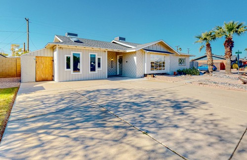 Scottsdale Estates Ten Casa | Contemporary guesthouse with pool, central AC, grill & patio