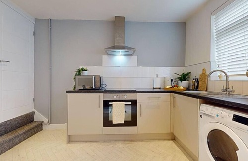 Nottingham Casa | Contemporary Hideaway by Nottingham Castle - 5 bed