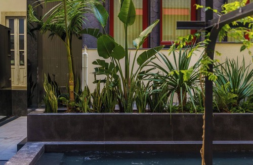 Centro / Baixa Hotel | Contemporary Hideaway In the Heart of Porto City! Room with Aliados Views! Pool!
