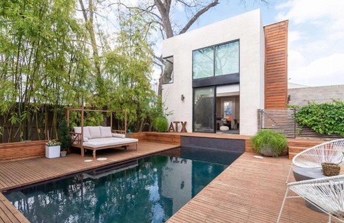 Holly Casa | Contemporary Home In Downtown Austin