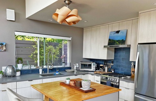 East San Roque Casa | CONTEMPORARY HOME in SB