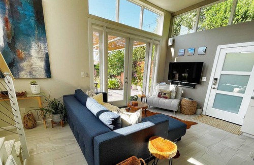 East San Roque Casa | CONTEMPORARY HOME in SB