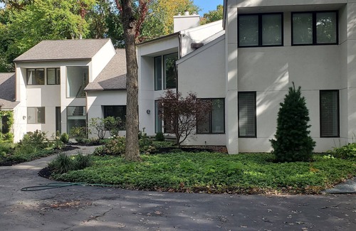 Lake Forest Casa | Contemporary house with partial lake views/quiet and private area/gut reno/2023