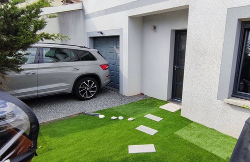 Bruges Casa | Contemporary house with swimming pool located 15 minutes from the city center of Bordeaux