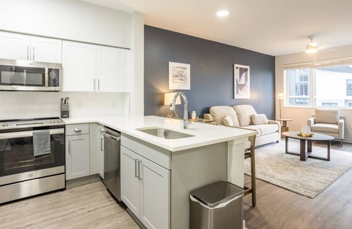 Flagler Village Apartamento | Contemporary large 1BR, in unit Washer/Dryer, FREE parking with all amenities!