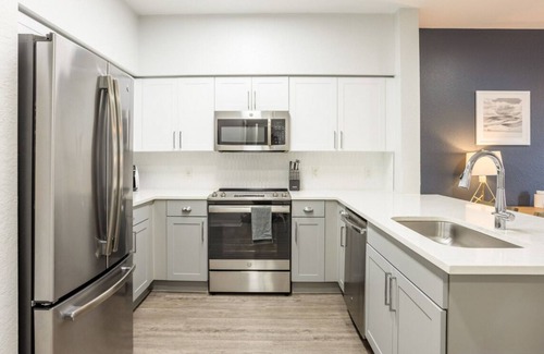 Flagler Village Apartamento | Contemporary large 1BR, in unit Washer/Dryer, FREE parking with all amenities!