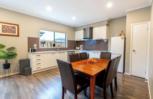 Clyde Casa | Contemporary Living at this Clyde Family Estate