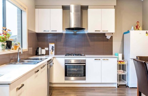 Clyde Casa | Contemporary Living at this Clyde Family Estate