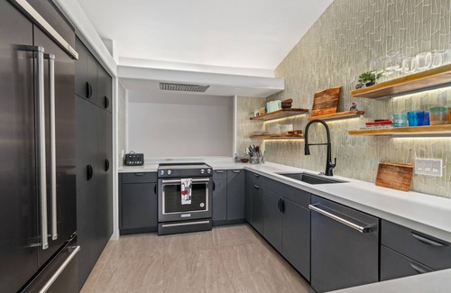 Princeville Casa | Contemporary Luxury condo minutes from Hanalei Bay & other stunning beaches.