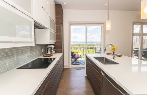 Kemble Casa | Contemporary Million Dollar View Getaway