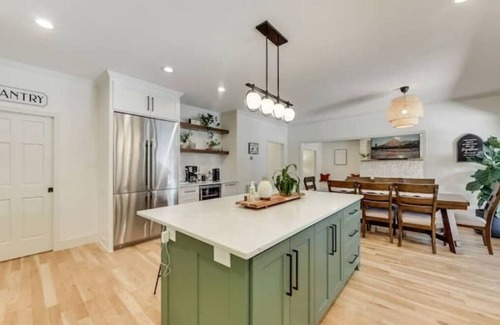 Northeast Carrollton Casa | Contemporary Modern Texas Retreat