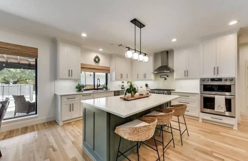 Northeast Carrollton Casa | Contemporary Modern Texas Retreat
