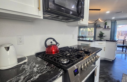 Northeast Heights Casa | Contemporary Monochrome Retreat With 4beds & POOL