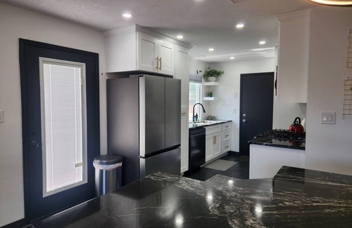 Northeast Heights Casa | Contemporary Monochrome Retreat With 4beds & POOL