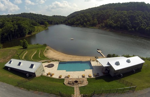 Meadow Bluff Casa | Casa y finca contemporánea de montaña