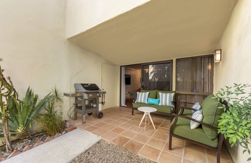 Twin Palms Condominio | Contemporary One BDR, Ground Floor Condo, Open Patio, and Walk to Shops