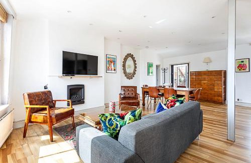 Leyton Apartamento | Contemporary Open Plan Penthouse