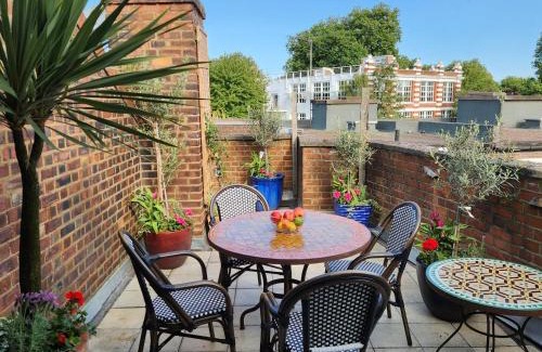 Leyton Apartamento | Contemporary Open Plan Penthouse