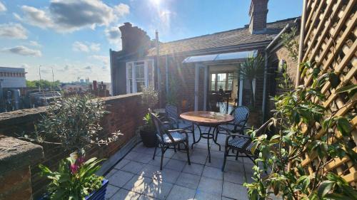 Leyton Apartamento | Contemporary Open Plan Penthouse