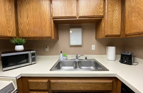 West Park Community Condominio | Contemporary Peaceful Getaway with Ample Parking