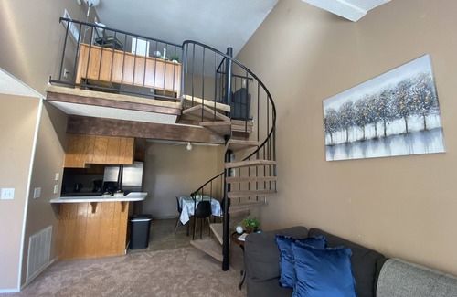 West Park Community Condominio | Contemporary Peaceful Getaway with Ample Parking