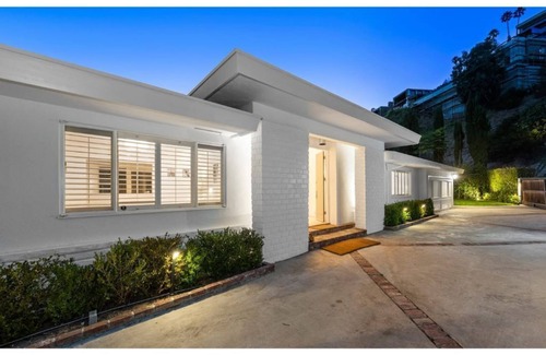 Hollywood Hills West Casa | Contemporary Private Oasis