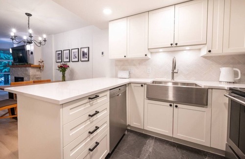 Upper Village Apartamento | Contemporary Renovation - Ski in Ski Out
