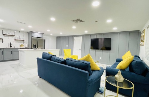 Temple Crest Casa | Contemporary Retreat In Tampa.