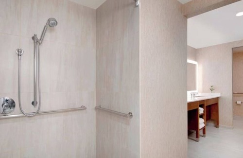 Park Central Hotel | Contemporary Rooms w/ Onsite Pool & Prime Location - 4 Comfortable Units