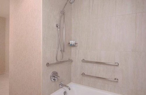 Park Central Hotel | Contemporary Rooms w/ Onsite Pool & Prime Location - 4 Comfortable Units