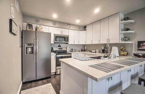 Point Loma Heights Condominio | Contemporary San Diego Gem w/ Community Pool!